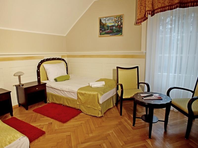 Dom Pracy Tworczej Hotel Goluchow Exterior photo